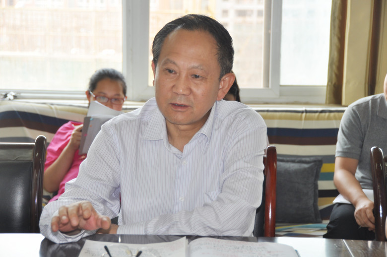 王院长在会上讲话